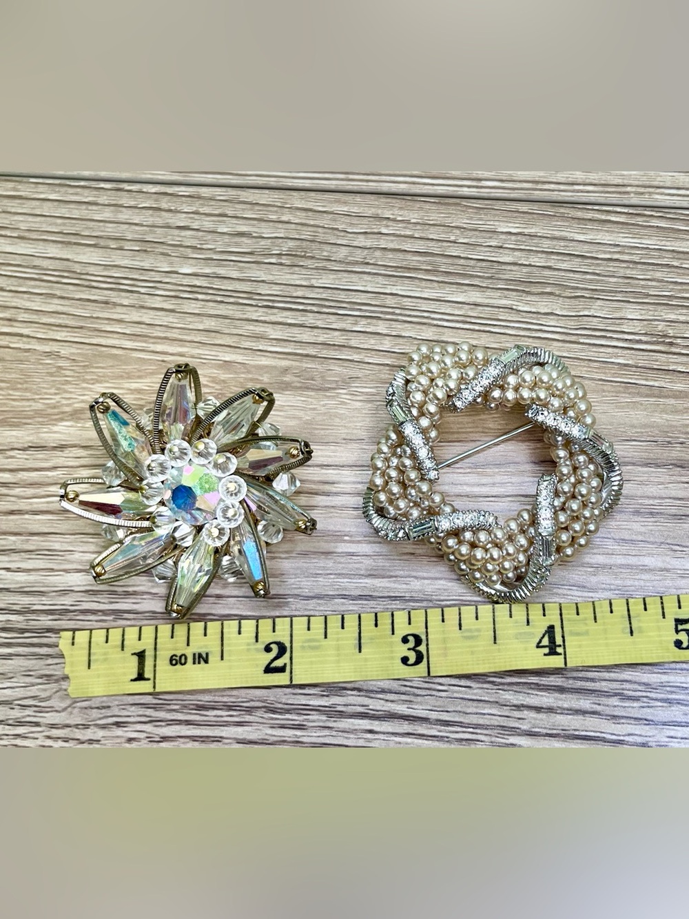 Vintage 1950s MARVELLA Faux Multi SEED PEARLS WREATH BROOCH Aurora Borealis - Picture 4 of 4